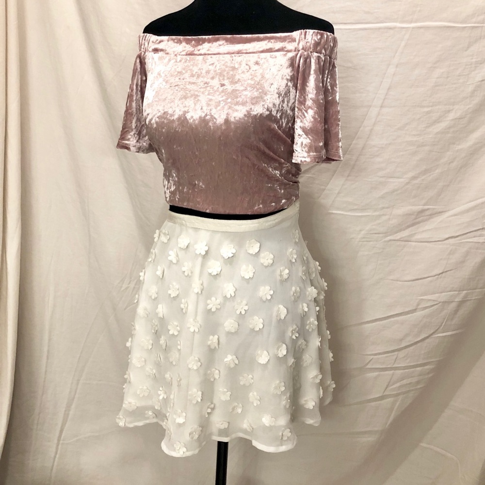 💫white floral embellished skirt